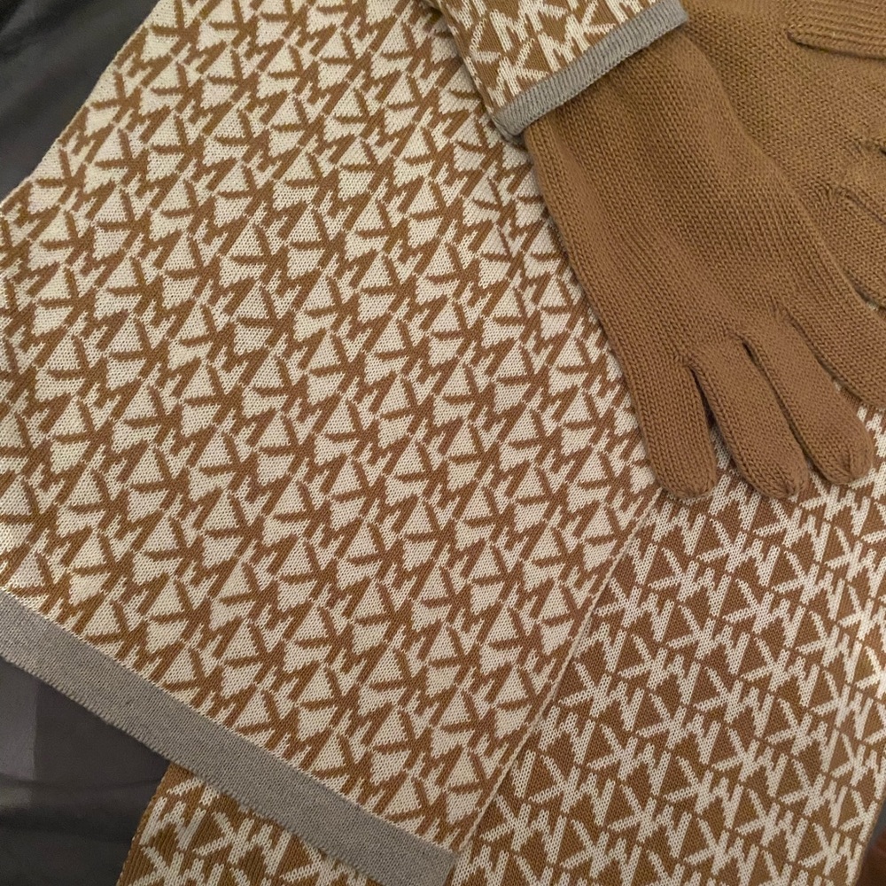 Michael Kors Gloves & Scarf set